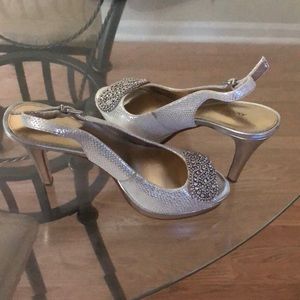 3.5in silver heels
